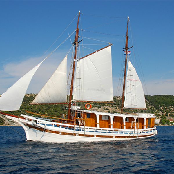 Otok privez goli Povijesni kontekst