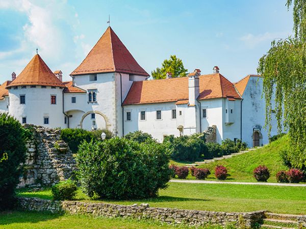 Varaždin Baroque Town & Trakošćan Castle (Small Group)